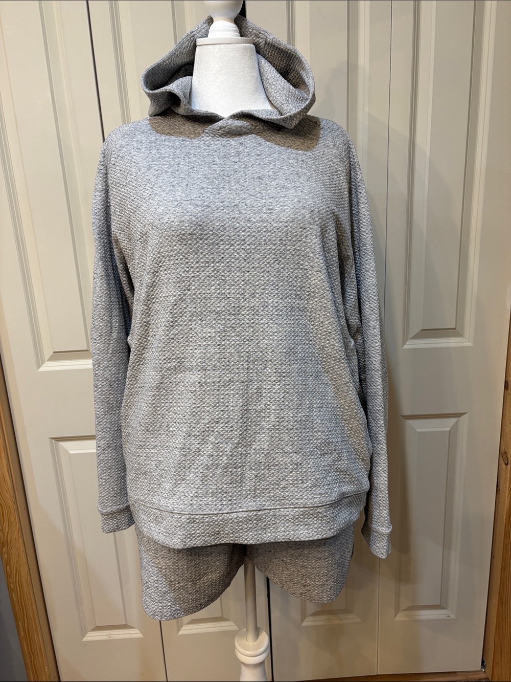 Lululemon men’s light gray matelasse’ hoodie and short set  XL